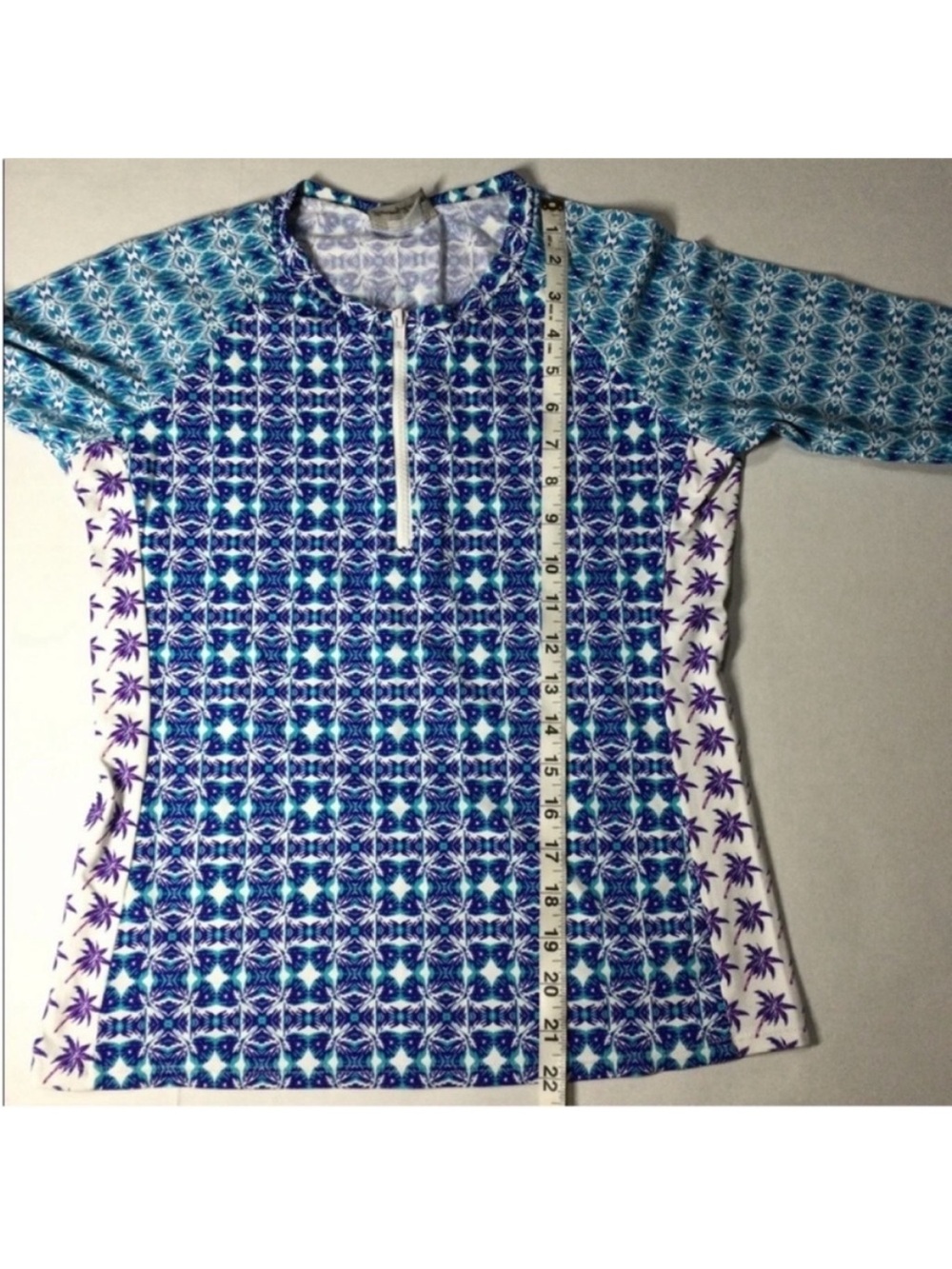 Tommy Bahama RashGuard
Small - Picture 8 of 8